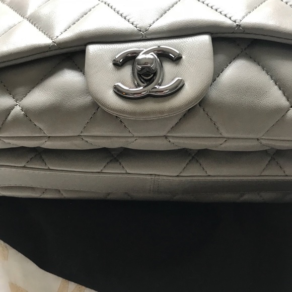 Chanel limited edition lambskin bag - Picture 7 of 7